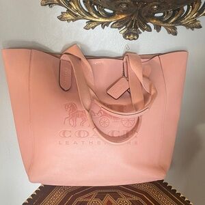 💖🌸💖Coach pink Leather Tote with Horse and Carriage Logo